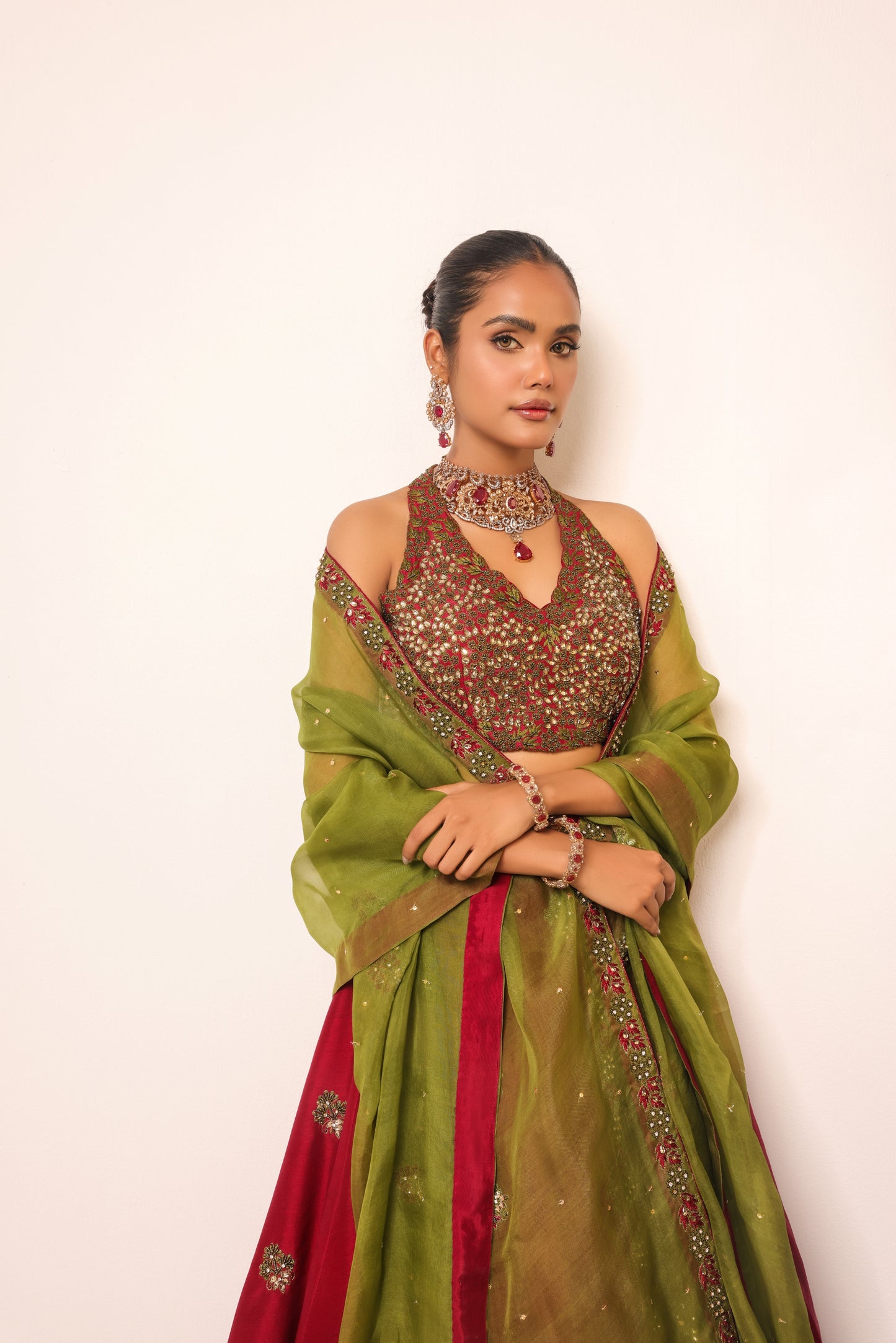 embellished-organza-dupatta-detailed-border-luxurious-bridal-look