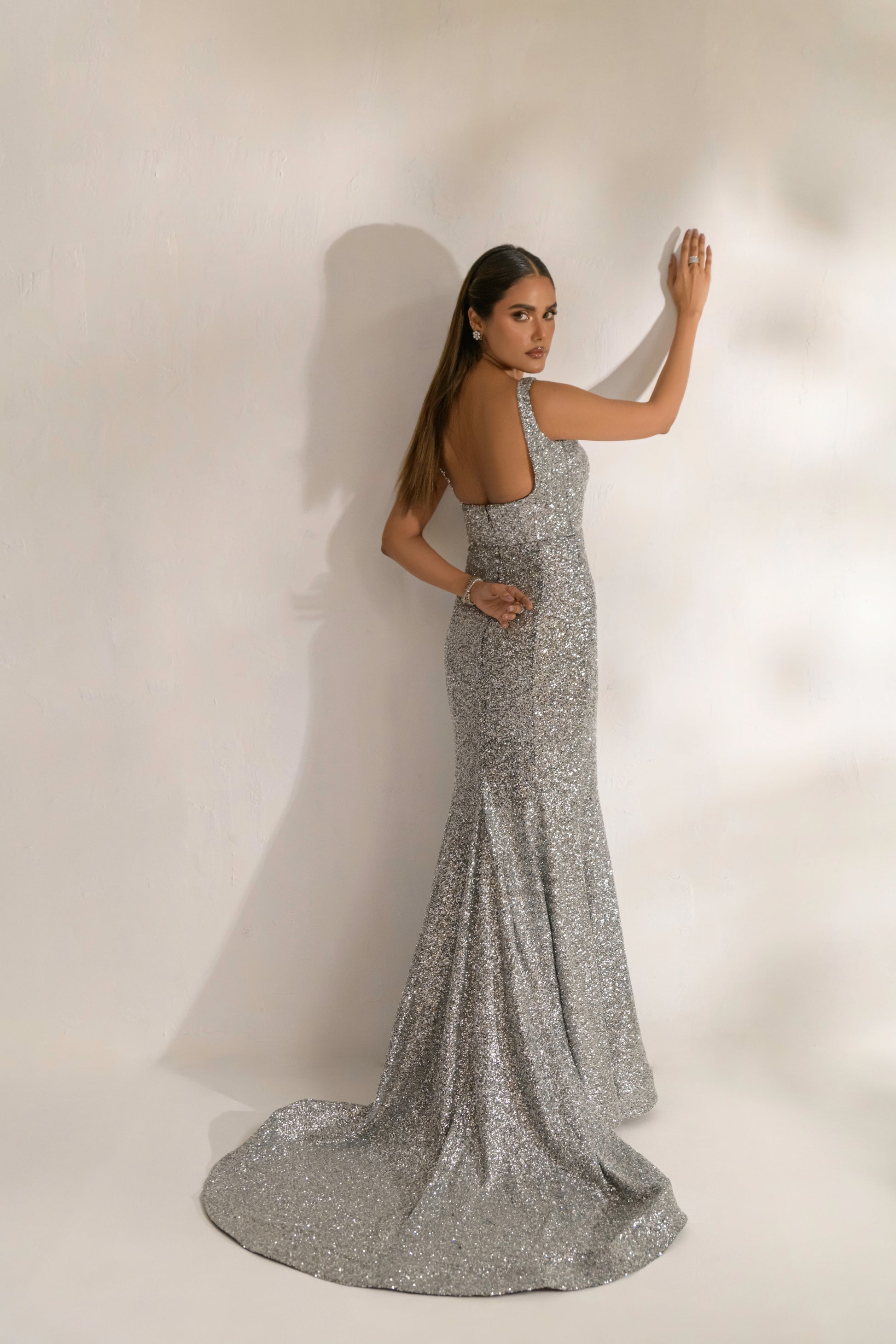 Full-length mermaid gown with floor-sweeping trail for dramatic effect