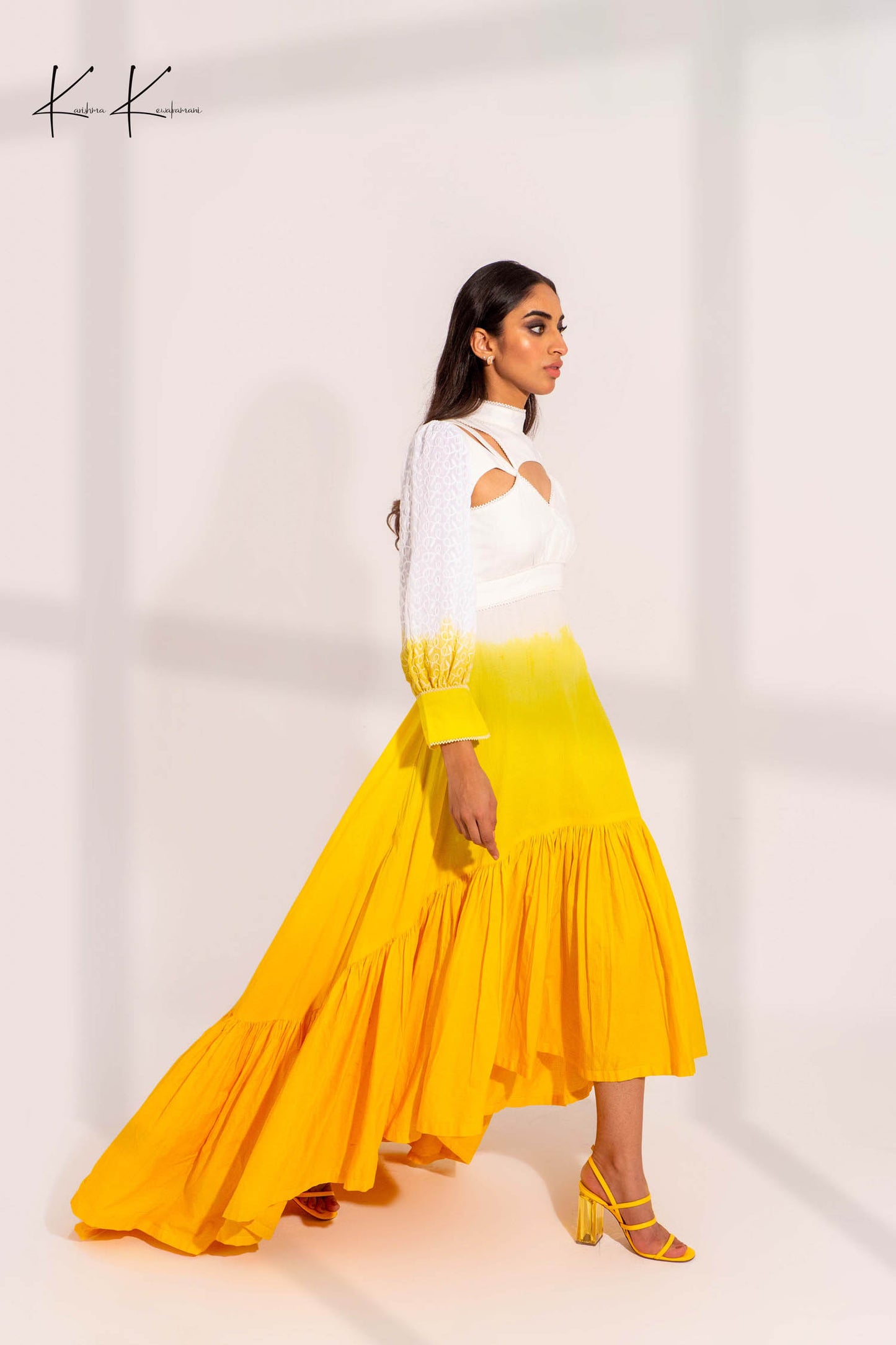 High-low gown with Leaf Cut Neck