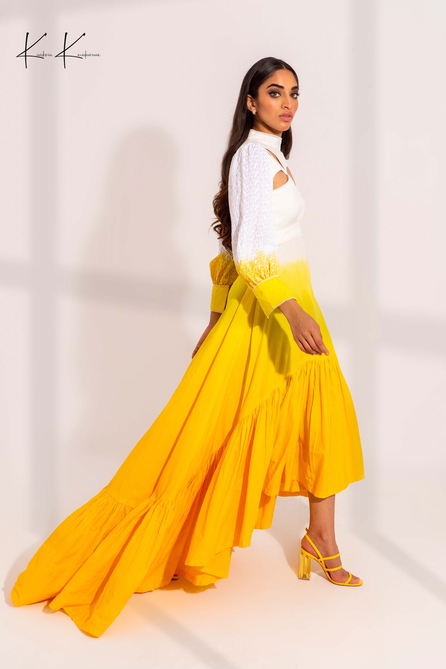 High-low gown with Leaf Cut Neck