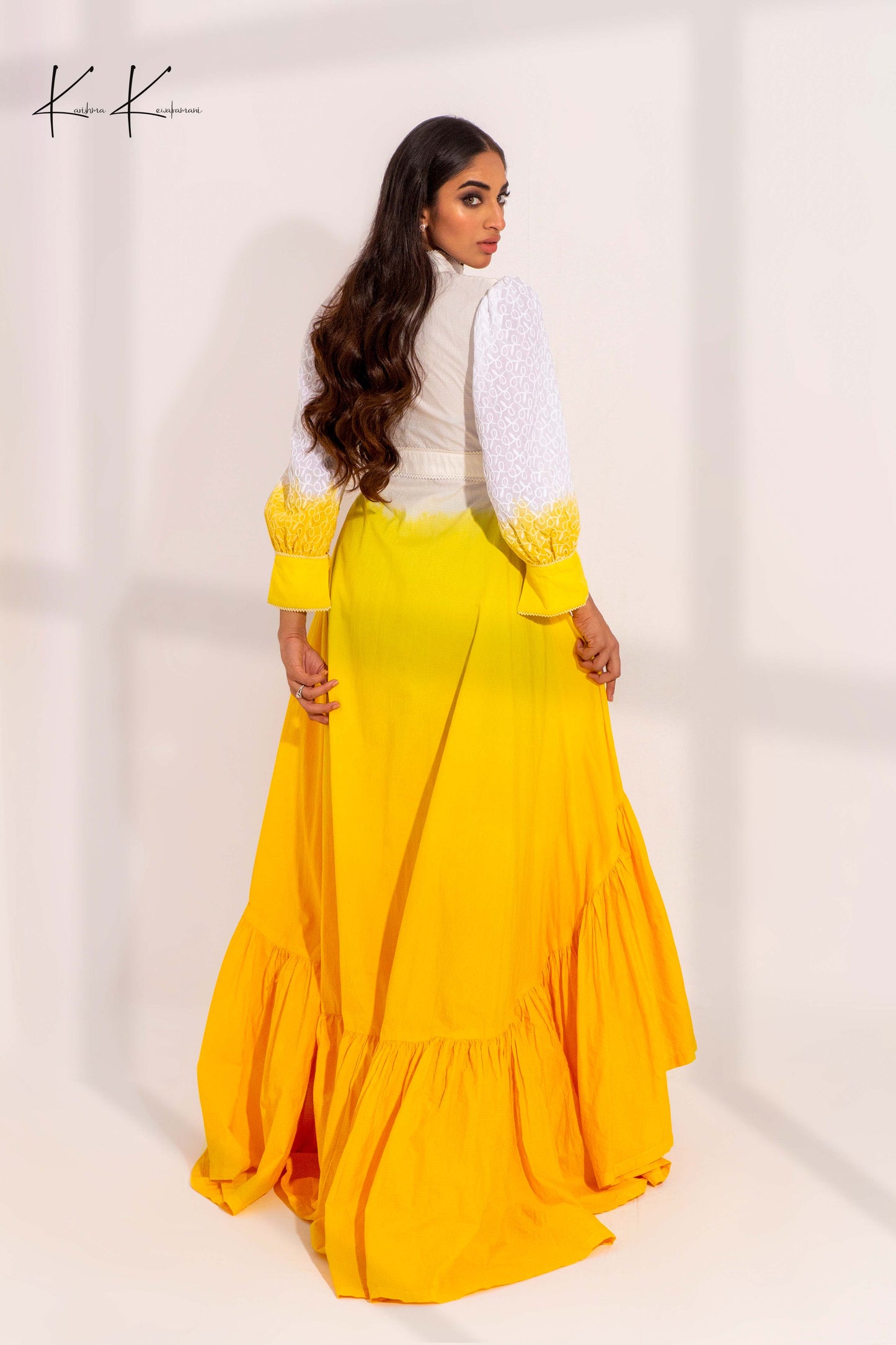 High-low gown with Leaf Cut Neck